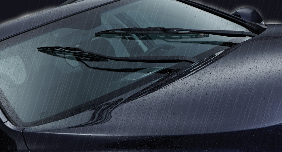 Cần gạt nước là bộ phận cực kì quan trọng khi lái xe dưới trời mưa